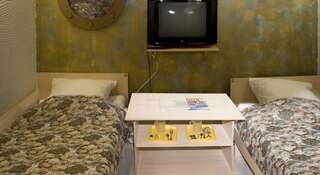 Гостиница Турист Барнаул Бюджетный двухместный номер с 2 отдельными кроватями-5